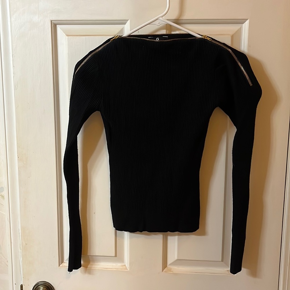 Guess zippered top.